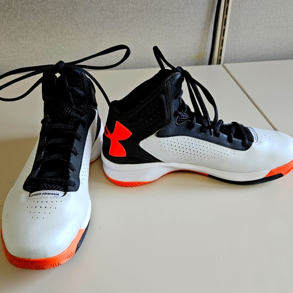 Under Armor Basketball Shoes W 10 - Picture 1 of 5